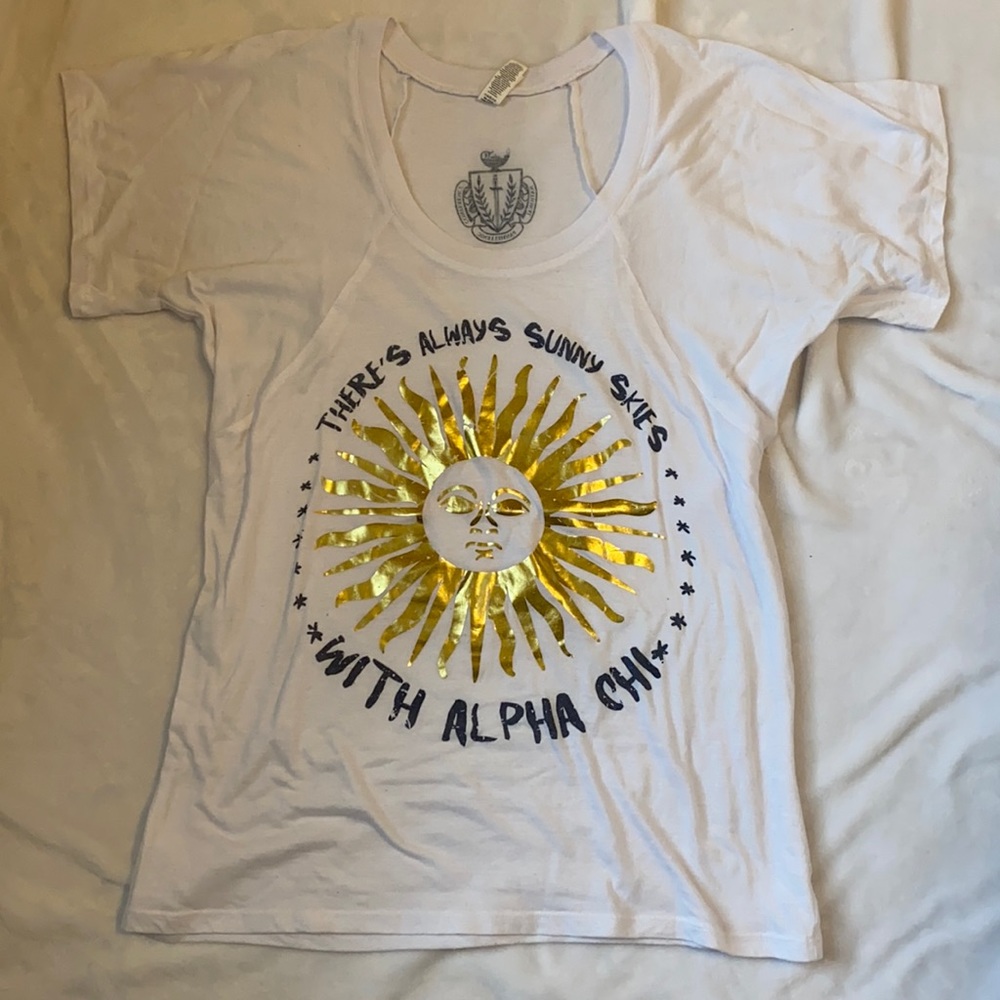 Alpha chi omega light T-shirt. Cute gold sun ☀️